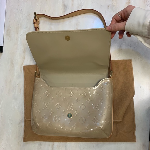 Louis Vuitton Cream Thompson Bag - Picture 2 of 5